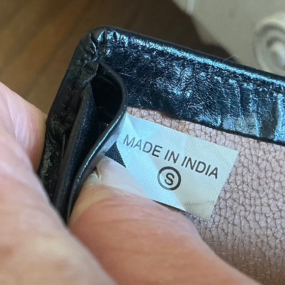 Black Levenger leather wallet with removable ID & card insert - Picture 9 of 10